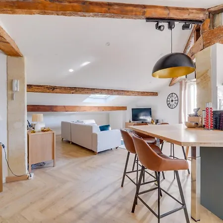 Renovated Apartment *